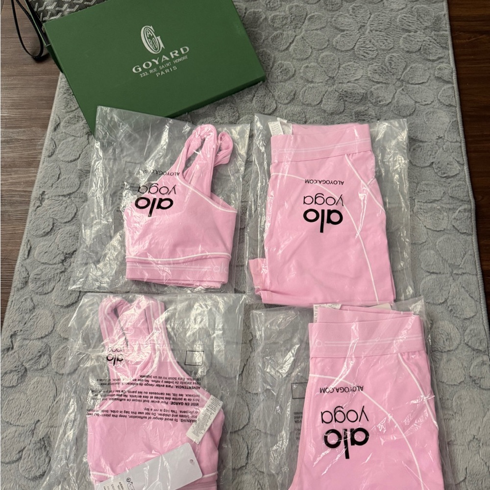 ALO Yoga Light Pink Sports Bra and Leggings Set